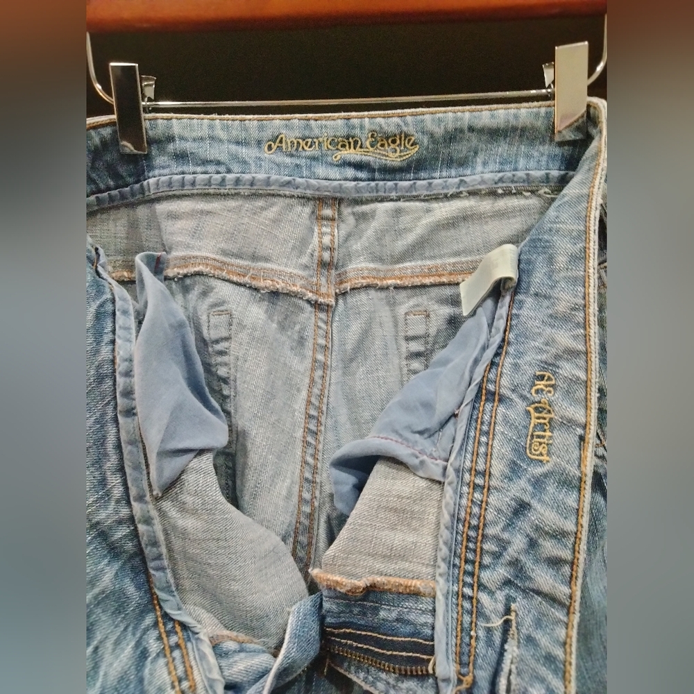 Y2K American Eagle Women’s Jeans – Light Wash, Distressed Denim, AE Branding - Picture 3 of 6